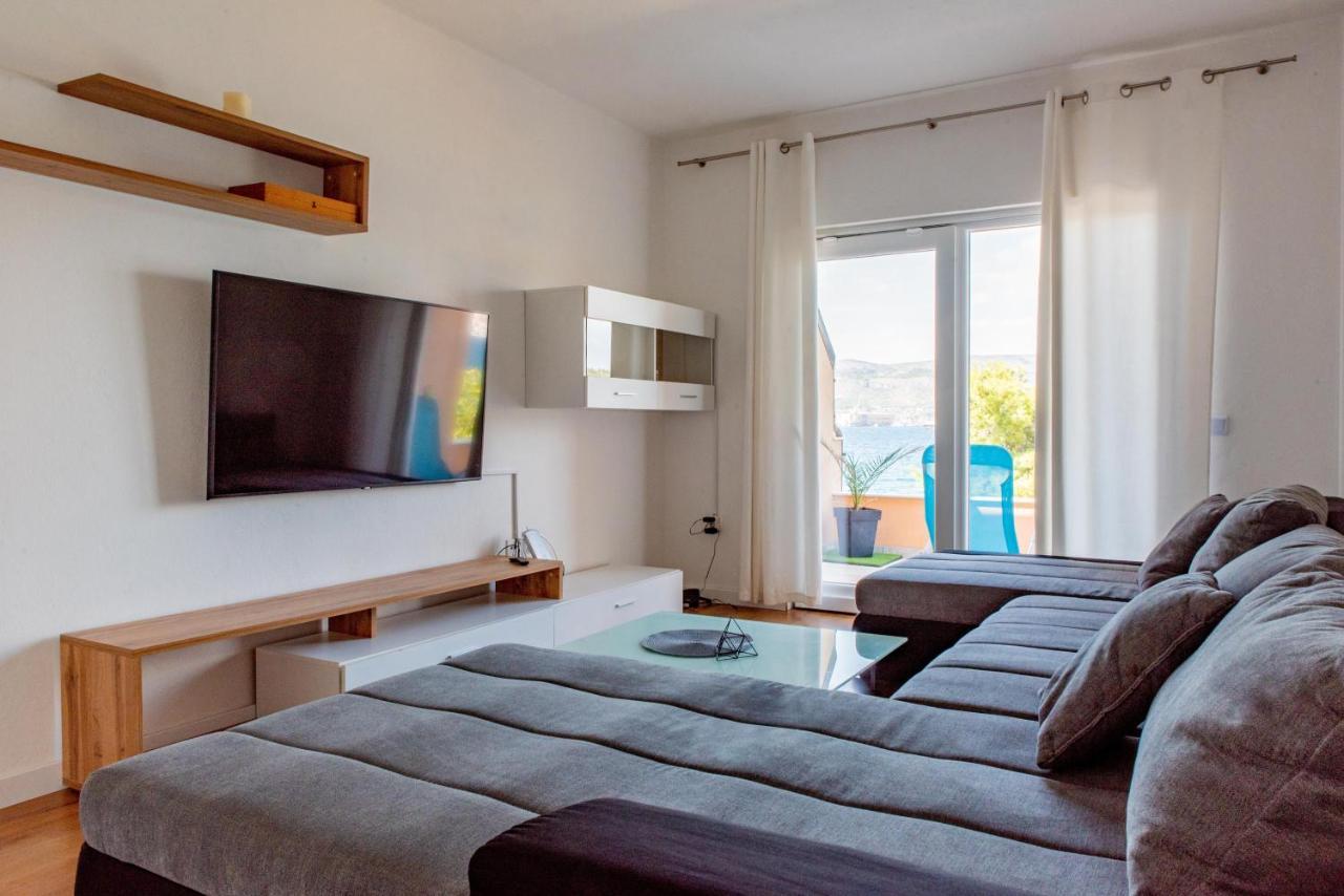 Beach Holiday Home With Private Jacuzzi & Parking Trogir Buitenkant foto