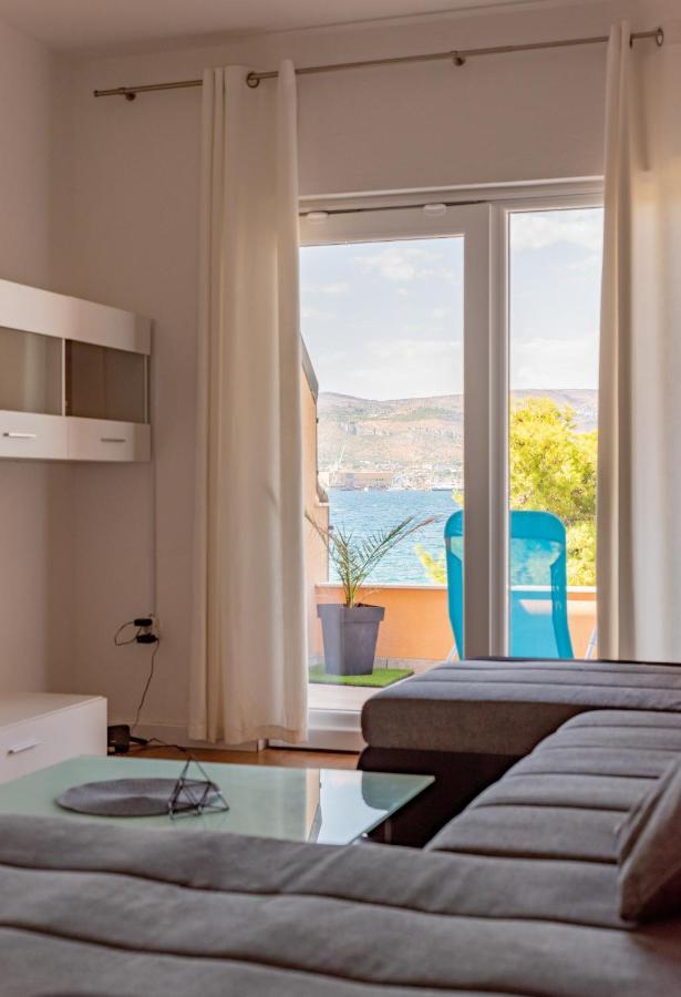 Beach Holiday Home With Private Jacuzzi & Parking Trogir Buitenkant foto