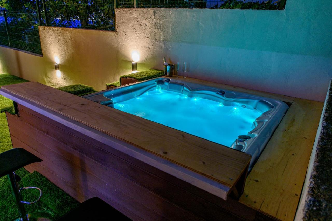Beach Holiday Home With Private Jacuzzi & Parking Trogir Buitenkant foto