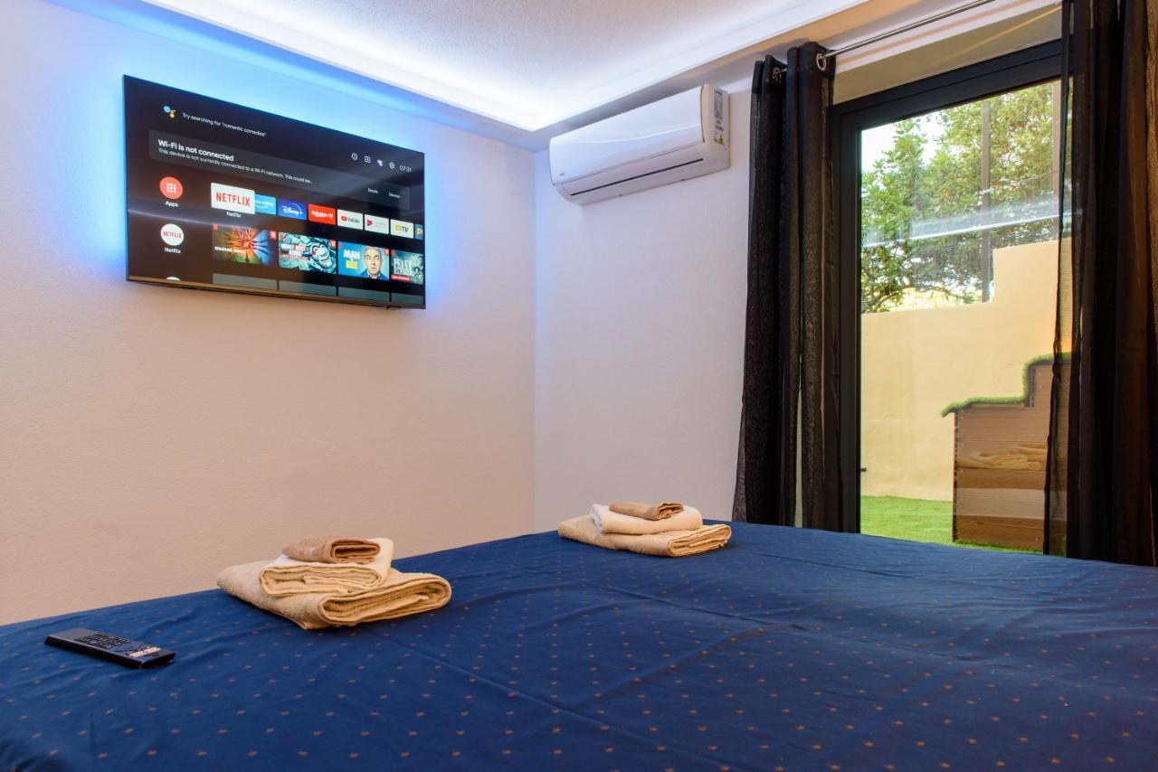 Beach Holiday Home With Private Jacuzzi & Parking Trogir Buitenkant foto