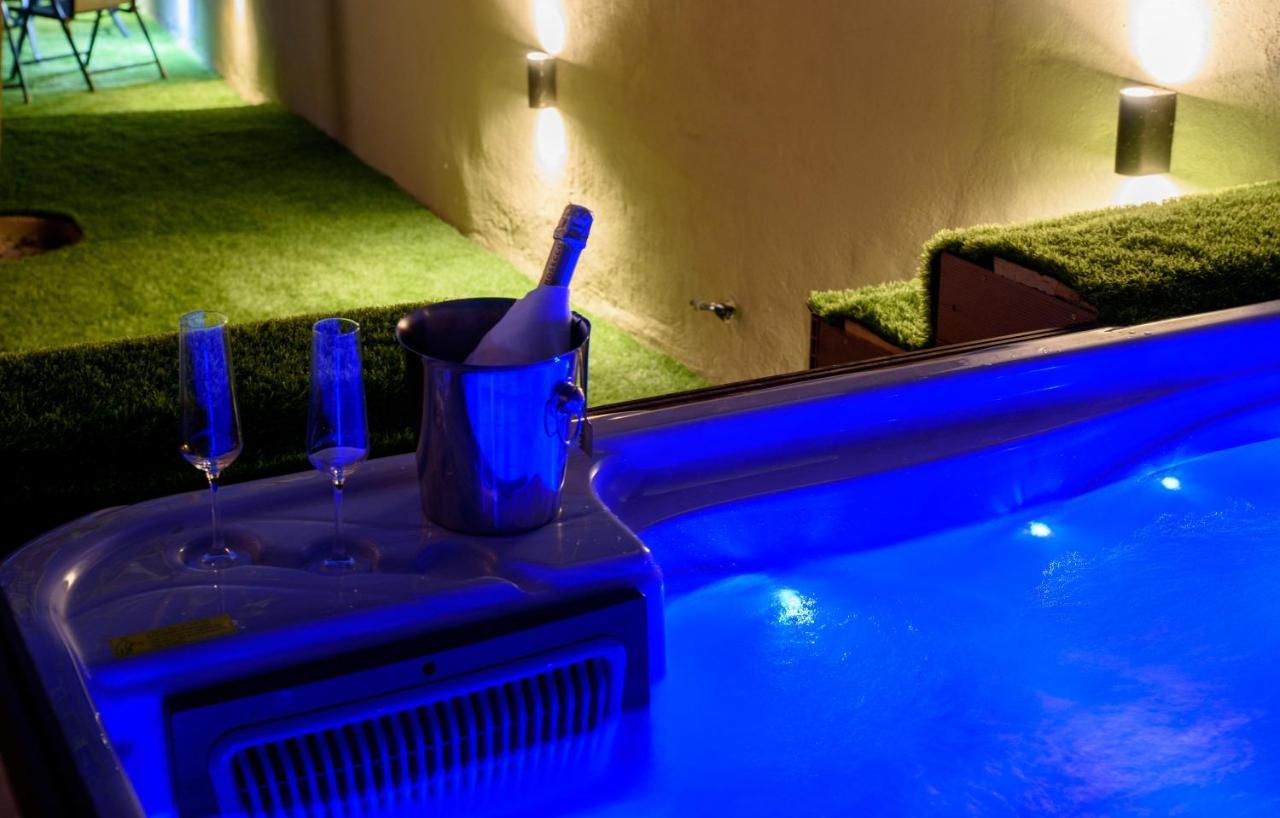 Beach Holiday Home With Private Jacuzzi & Parking Trogir Buitenkant foto