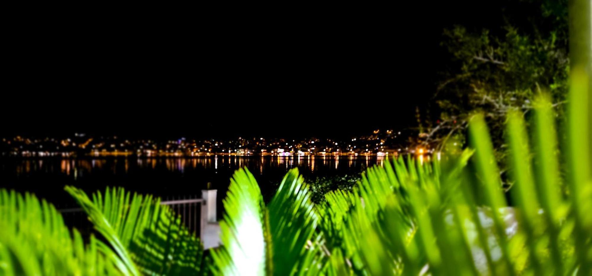 Beach Holiday Home With Private Jacuzzi & Parking Trogir Buitenkant foto