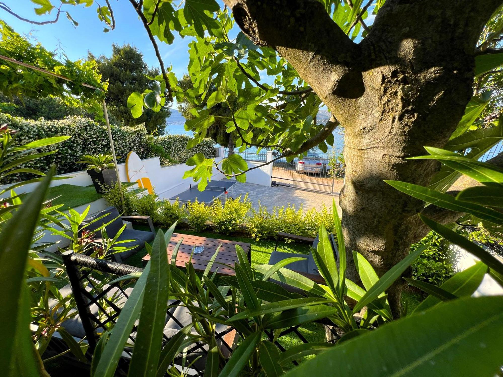 Beach Holiday Home With Private Jacuzzi & Parking Trogir Buitenkant foto